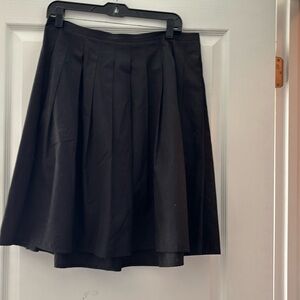 Dark black cott skirt with wide pleats